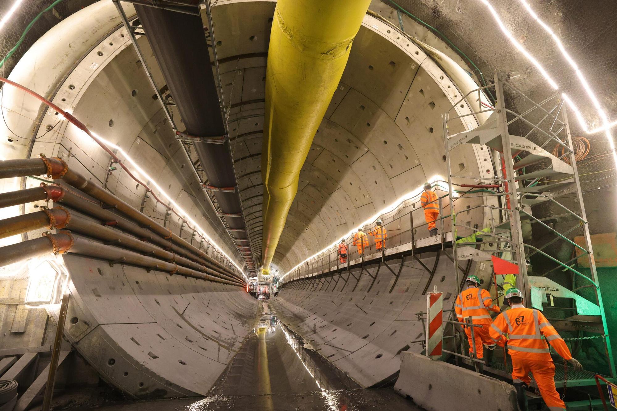 Viviana affronta un tratto particolarmente complesso del tunnel