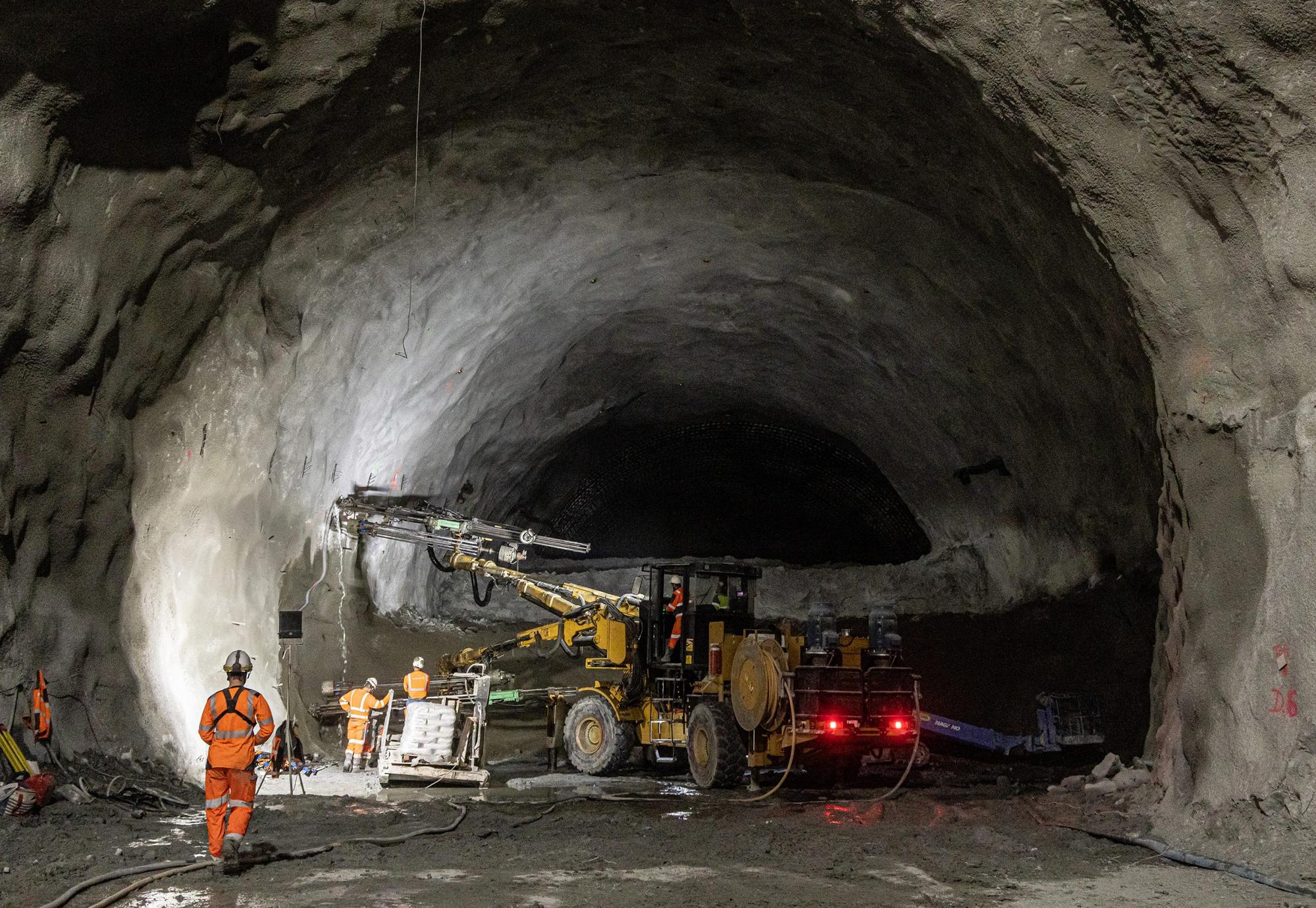 Otto fronti di scavo per il tunnel di base