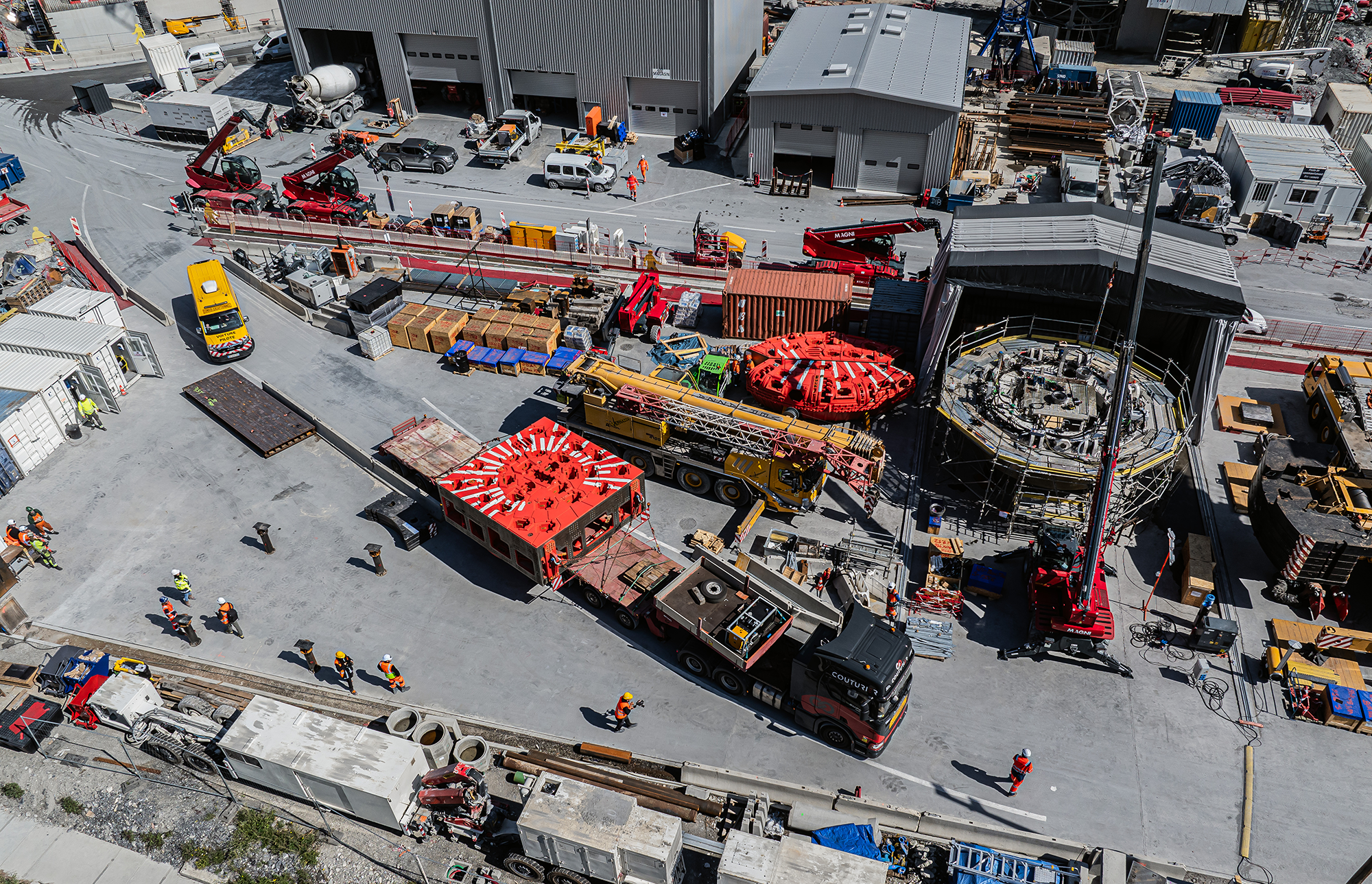 La tête du tunnelier est arrivée sur le chantier