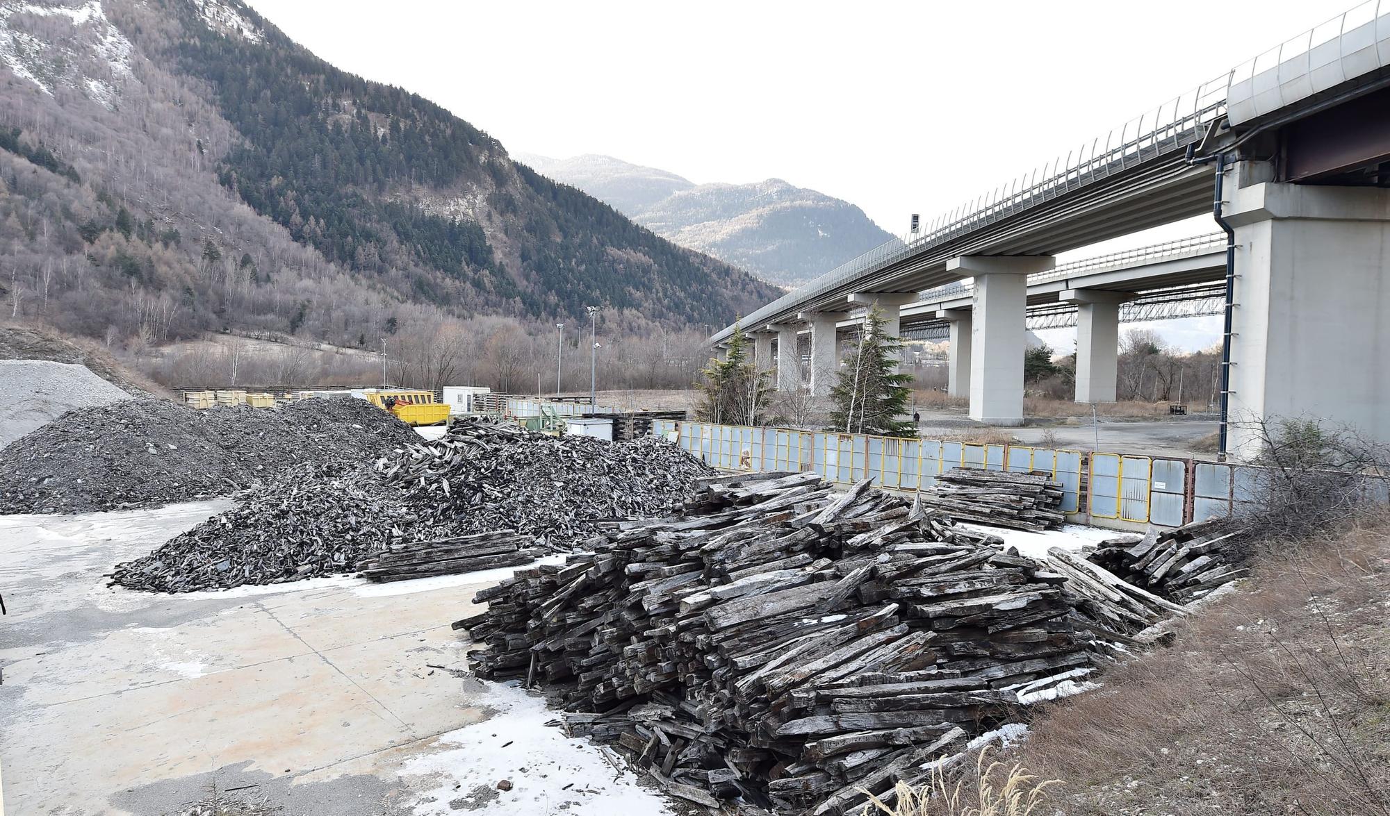 Parte la rimozione degli ultimi materiali abbandonati a Salbertrand