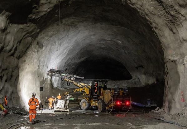 Otto fronti di scavo per il tunnel di base