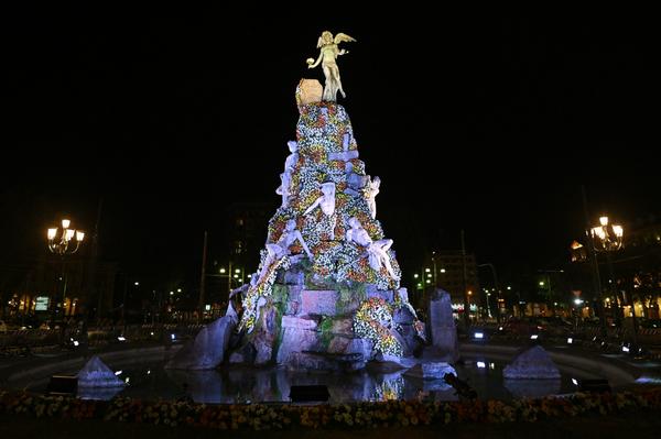 Fréjus 150 : un manteau de marguerites sur le monument