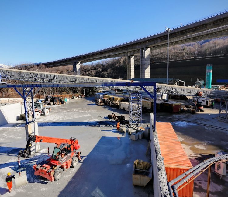 Chiomonte 15/02/2017: cantiere del tunnel geognostico della Maddalena                         fotografia di Michele