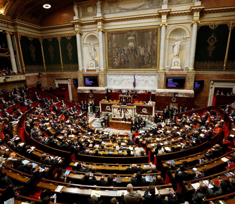la-france-17e-pays-au-classement-des-parlements-les-plus-feminins-1